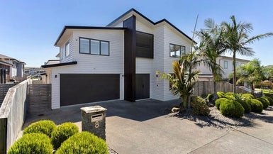 8 Makura Road, Long Bay, Auckland - Carousel 1