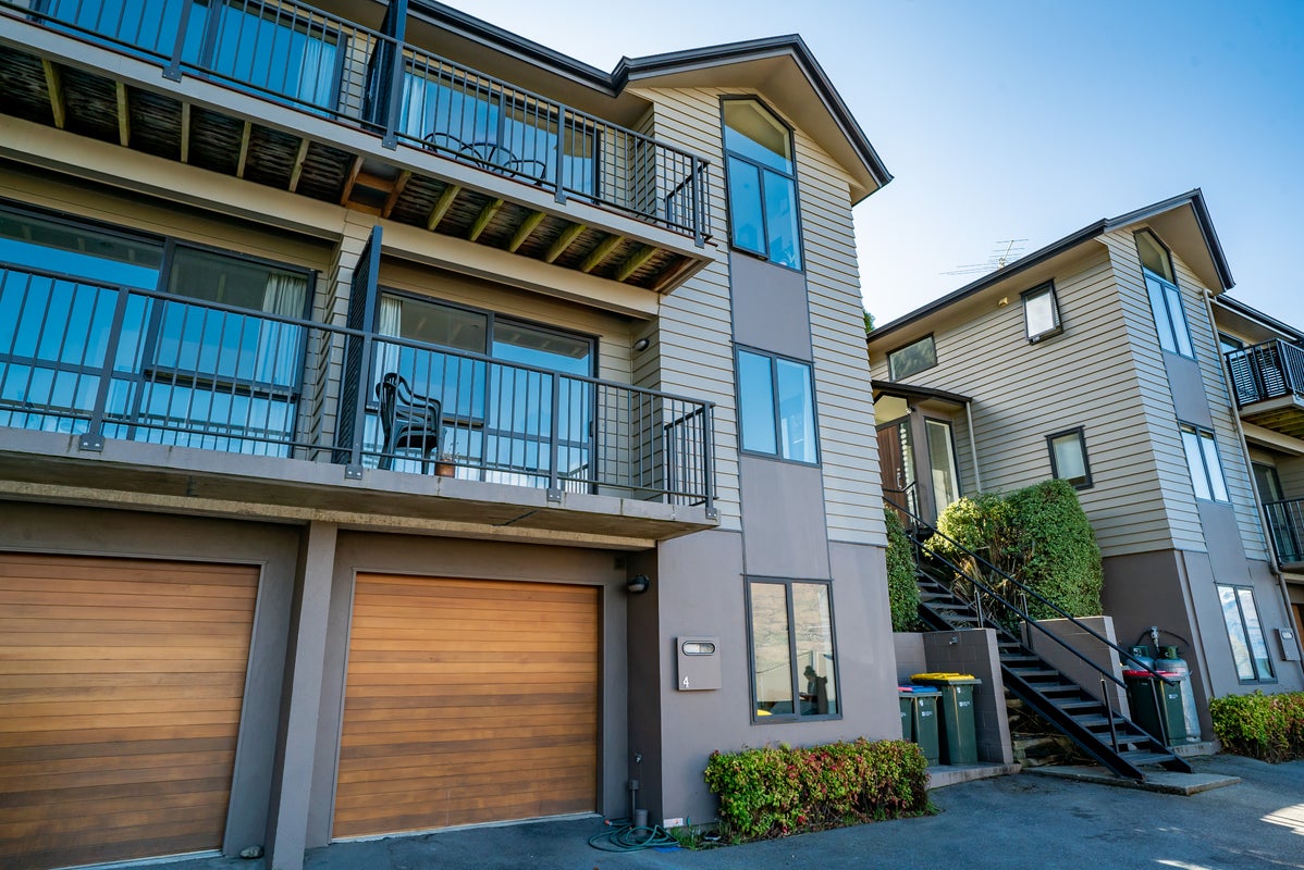 4/8 McKerrow Place, Sunshine Bay, Queenstown - Carousel 1