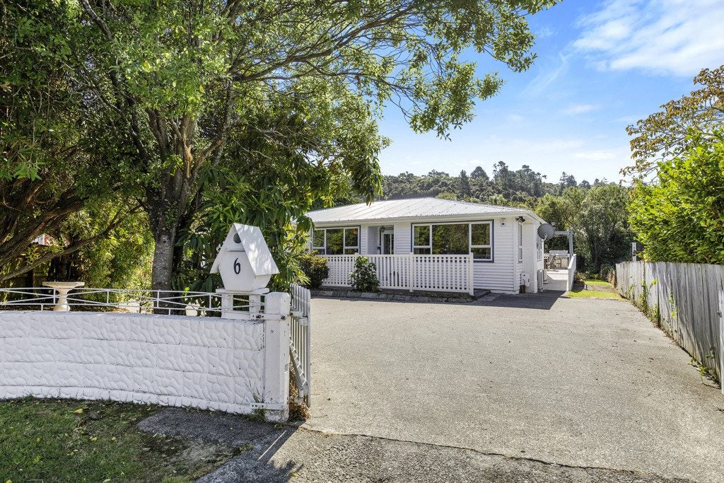 6 Kapuranga Grove, Stokes Valley, Lower Hutt - Carousel 1