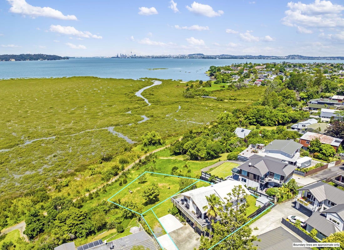33A Dawnhaven Drive, Te Atatu Peninsula, Auckland - Carousel 1