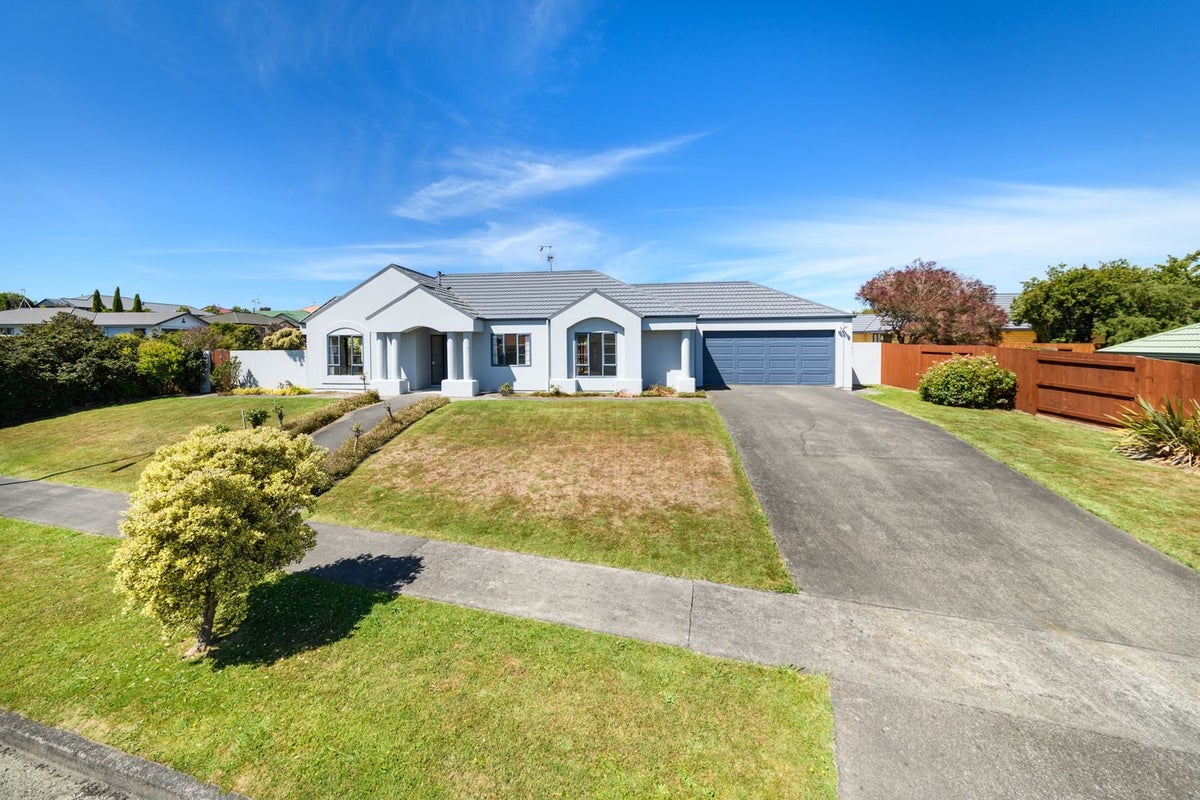 1 Logan Place, Kelvin Grove, Palmerston North - Carousel 1