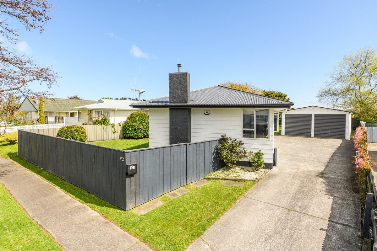 92 Apollo Parade, Milson, Palmerston North - Carousel 1