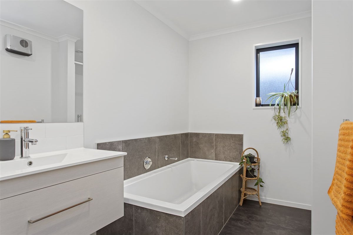 20 Minerva Crescent, Woodend, Woodend - Carousel 16