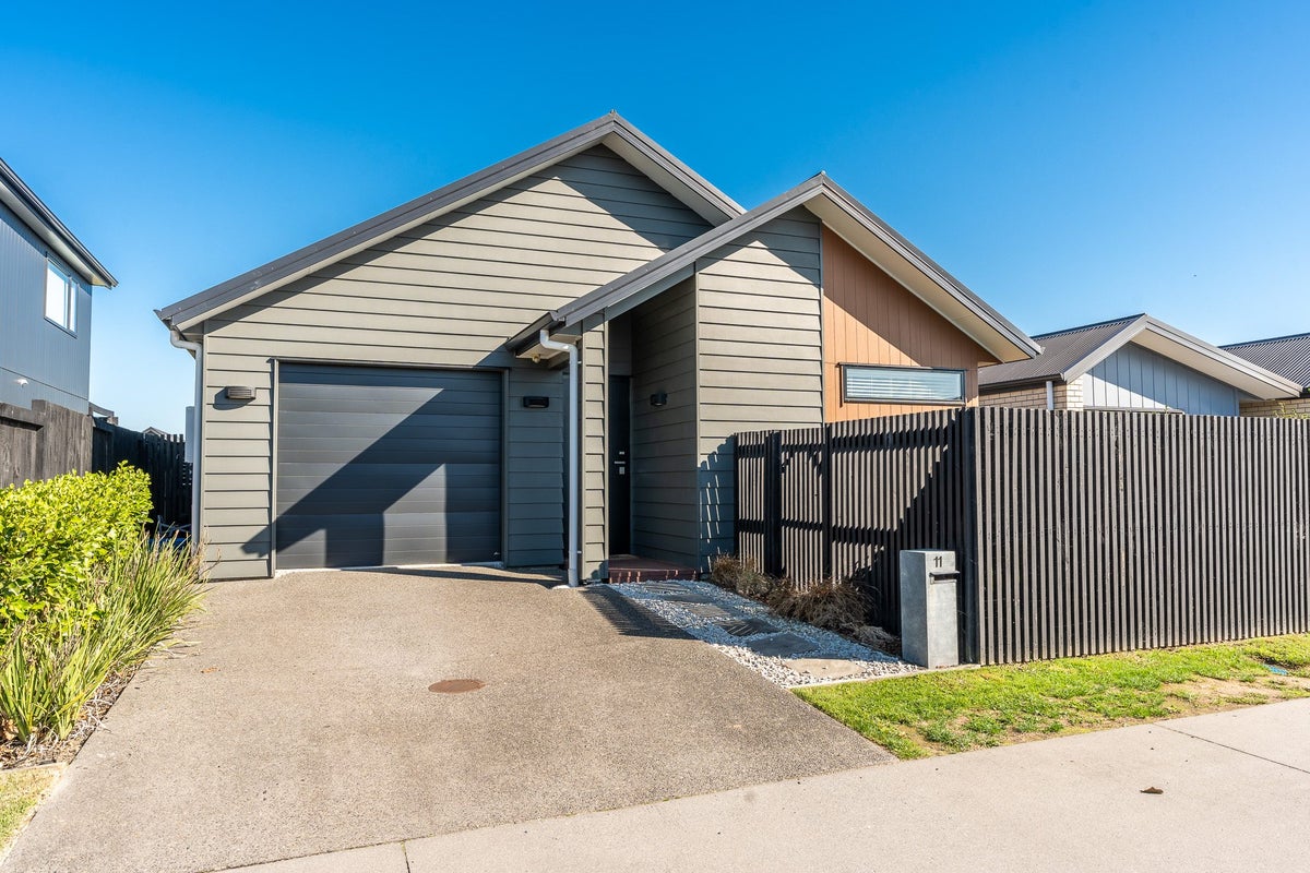 11 Lavinias Way, Chartwell, Hamilton - Carousel 1