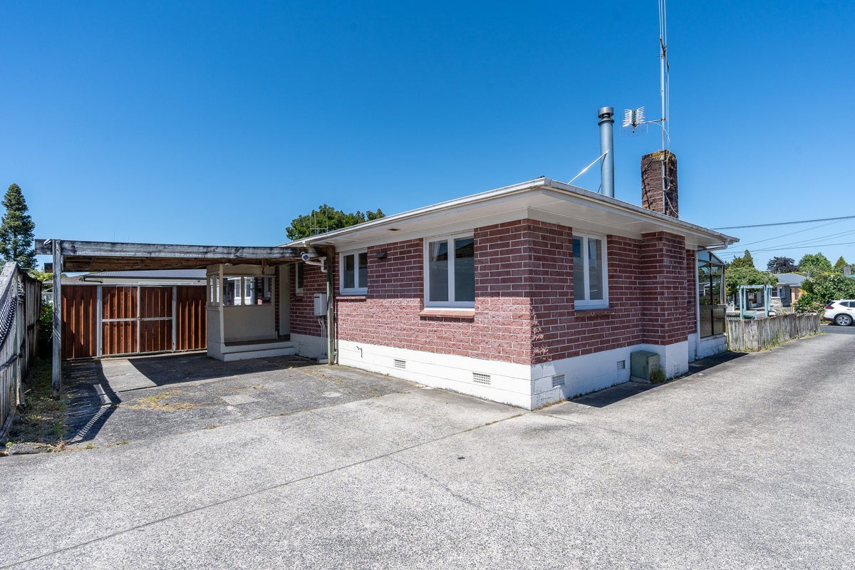 20 Fenwick Crescent, Hillcrest, Hamilton - Carousel 2