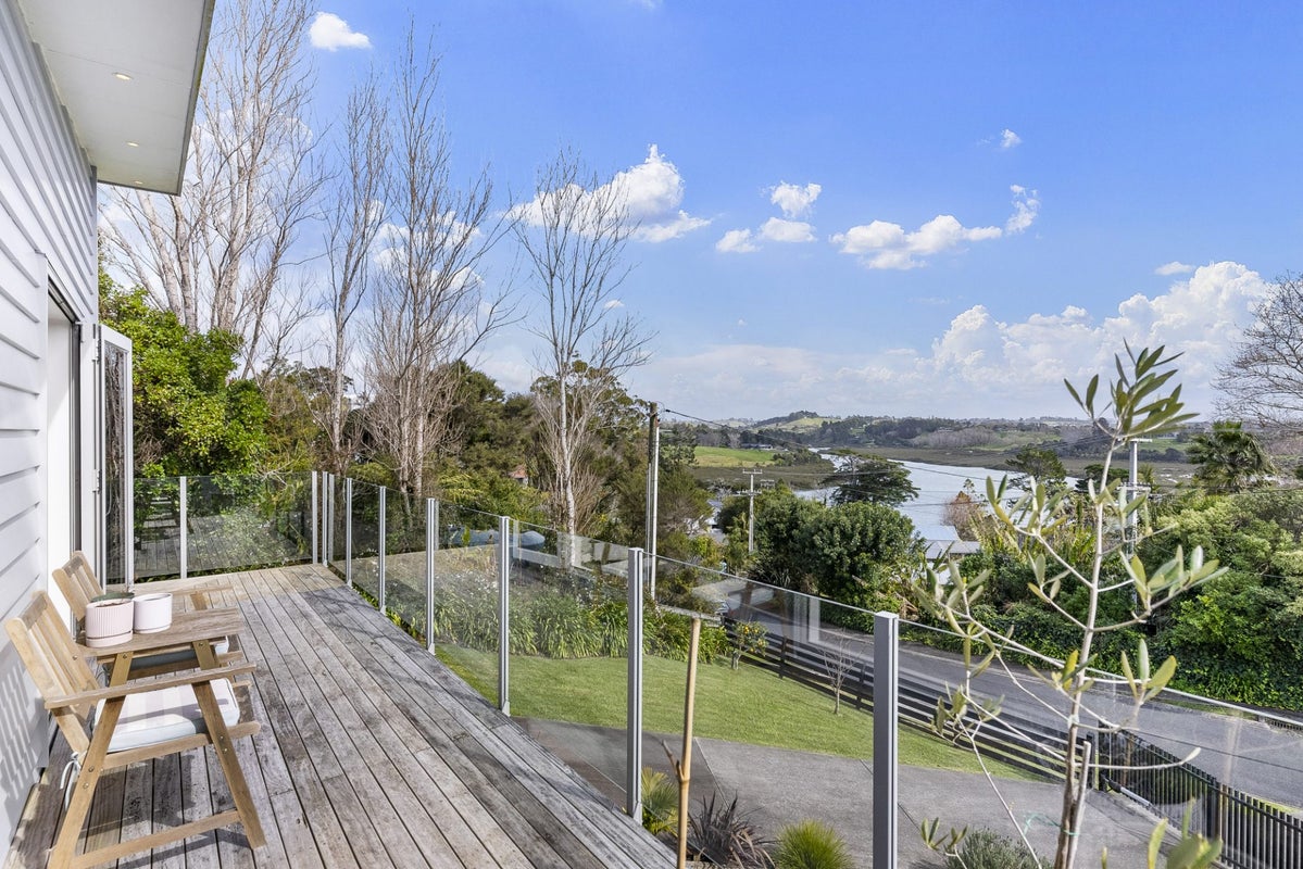 6 Poplar Road, Stanmore Bay, Whangaparaoa - Carousel 1