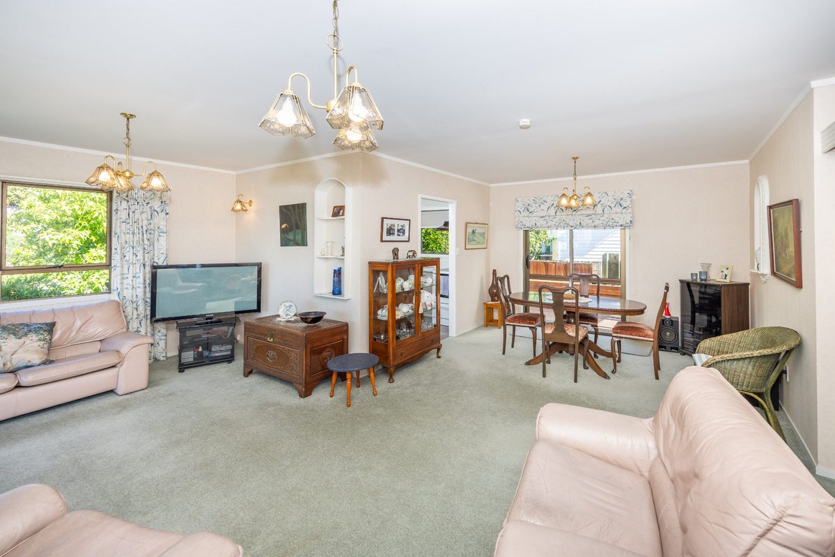 28 Gilbass Avenue, Hamilton Lake, Hamilton - Carousel 2