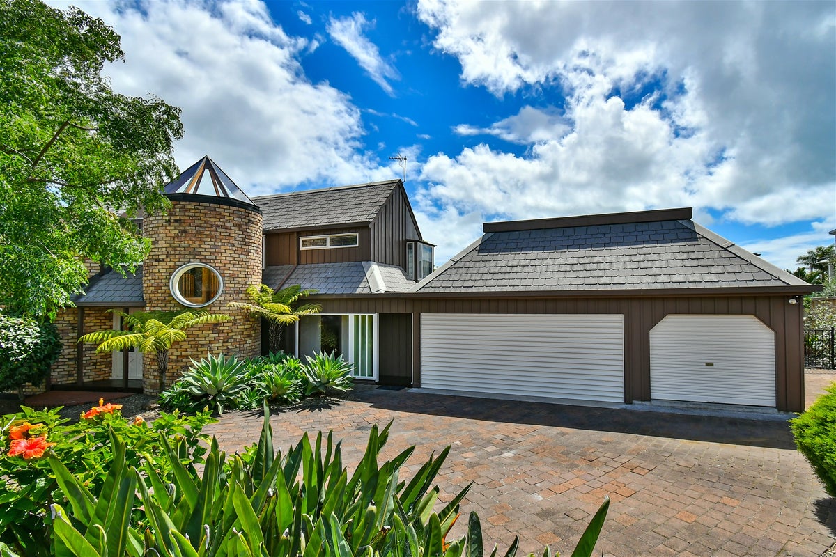 19 Clyside Avenue, Half Moon Bay, Auckland - Carousel 1