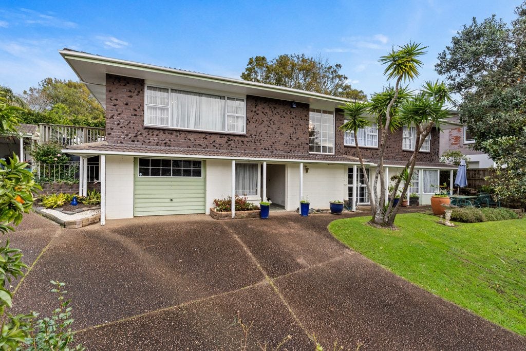 7 Kerry Dell, Cockle Bay, Auckland - Carousel 1