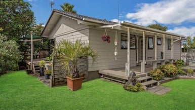 18 Denver Avenue, Sunnyvale, Auckland - Carousel 1