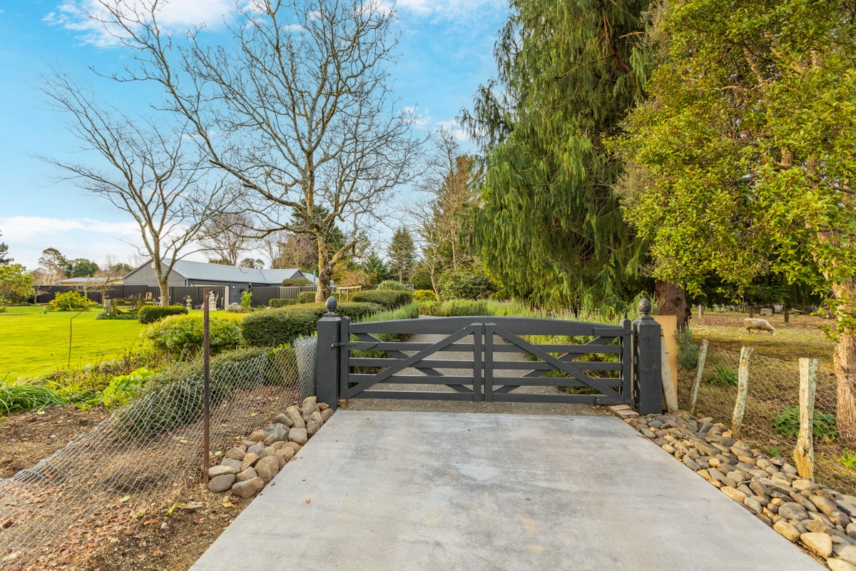 32 Owen Street, Waipawa - Carousel 1