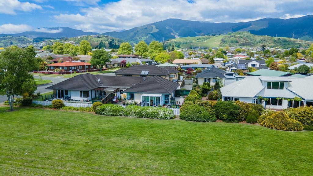 2/17 Aldinga Avenue, Stoke, Nelson - Carousel 1