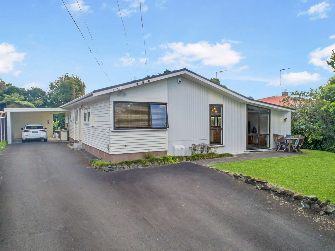 8 Beverley Crescent, Hillcrest, Hamilton - Carousel 1