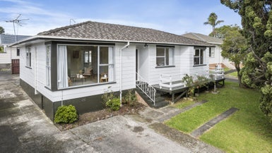 47 Thornlow Street, Glendene, Auckland - Carousel 1