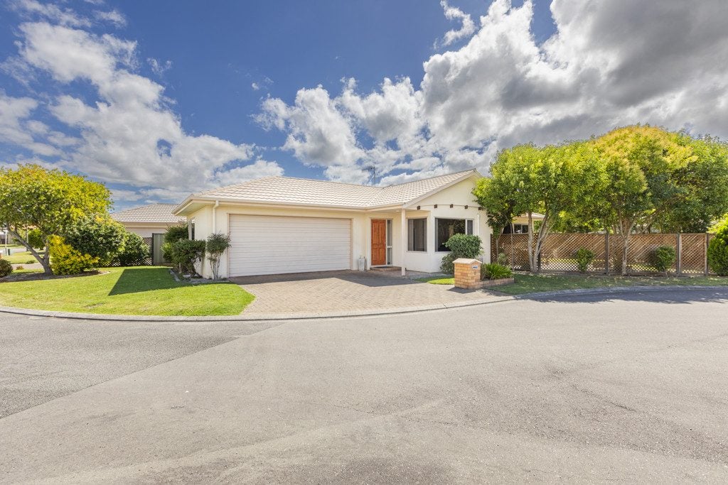 6 Ellerslie Place, Taradale, Napier - Carousel 1