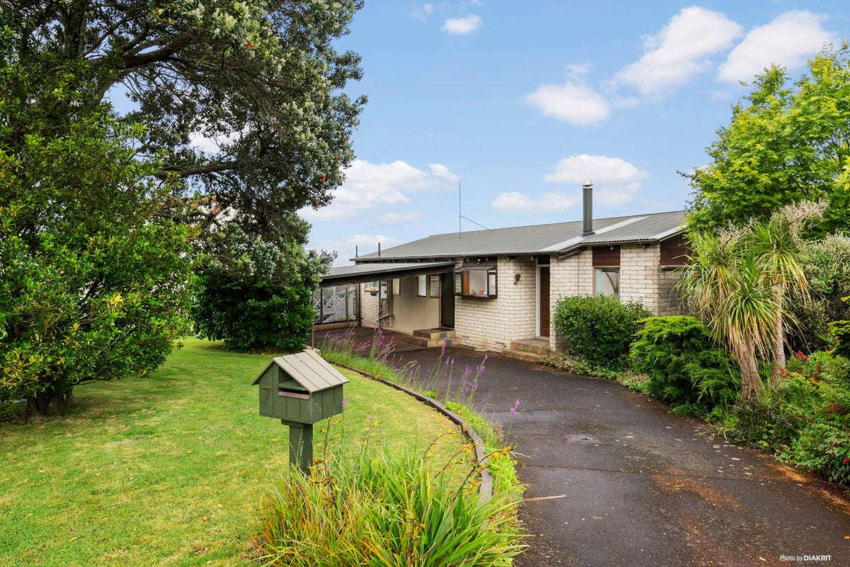 7 Barberton Terrace, Red Hill, Papakura - Carousel 2