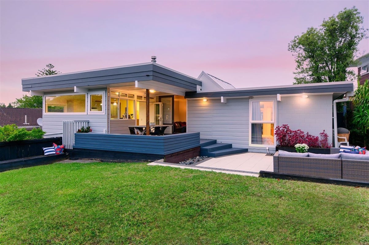 43 Knightsbridge Drive, Forrest Hill, Auckland - Carousel 2