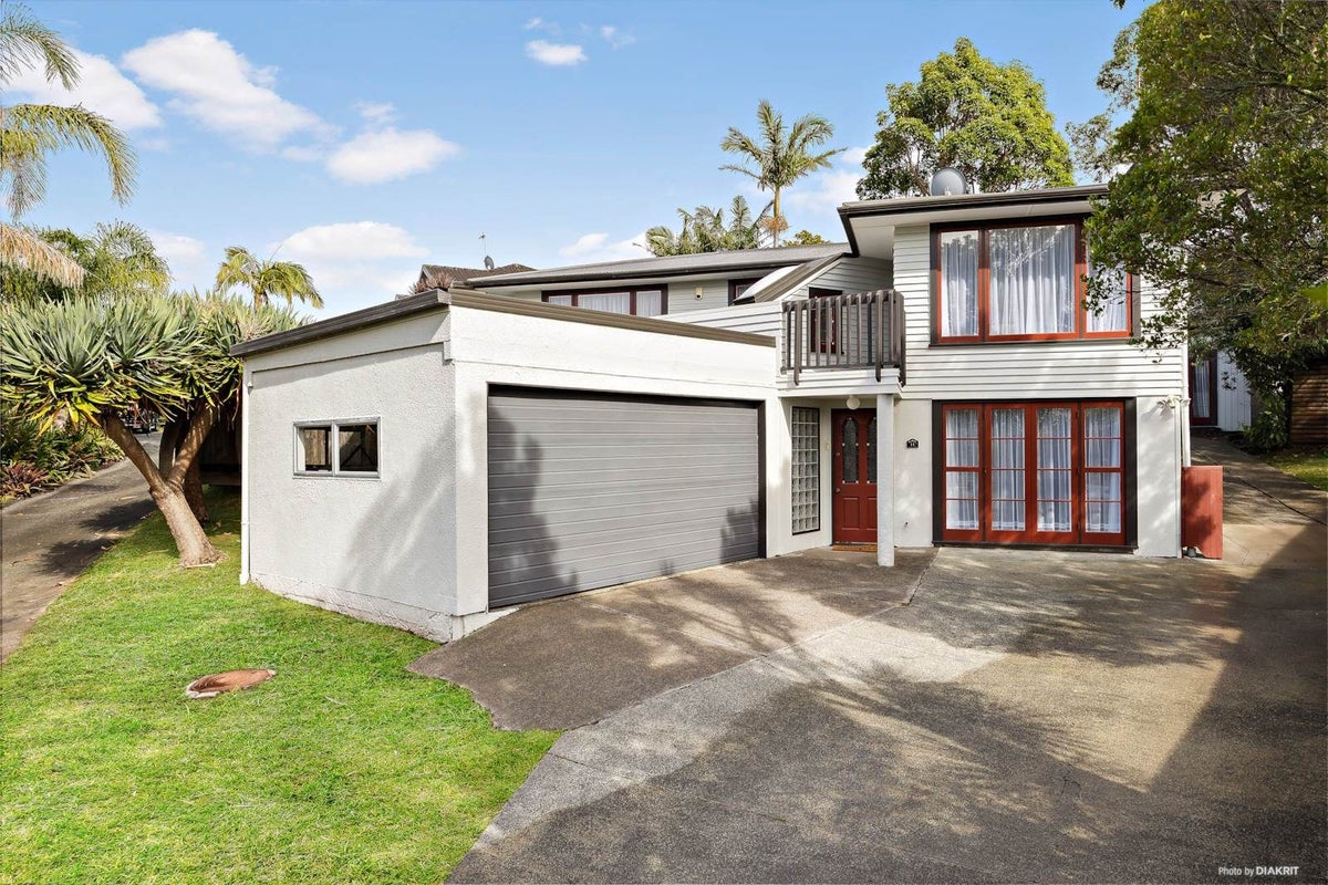 11 Lantana Road, Green Bay, Auckland - Carousel 2