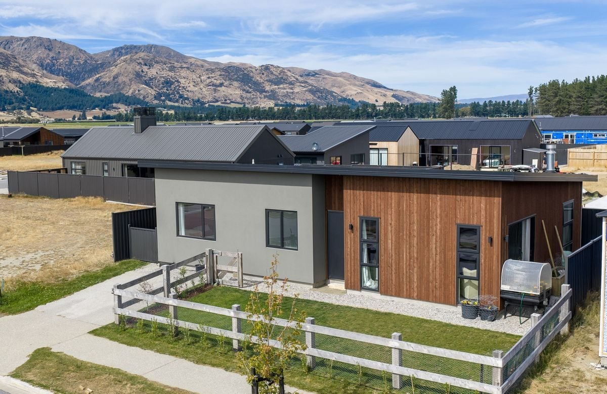 5 Riley Street, LAKE HAWEA - Carousel 2
