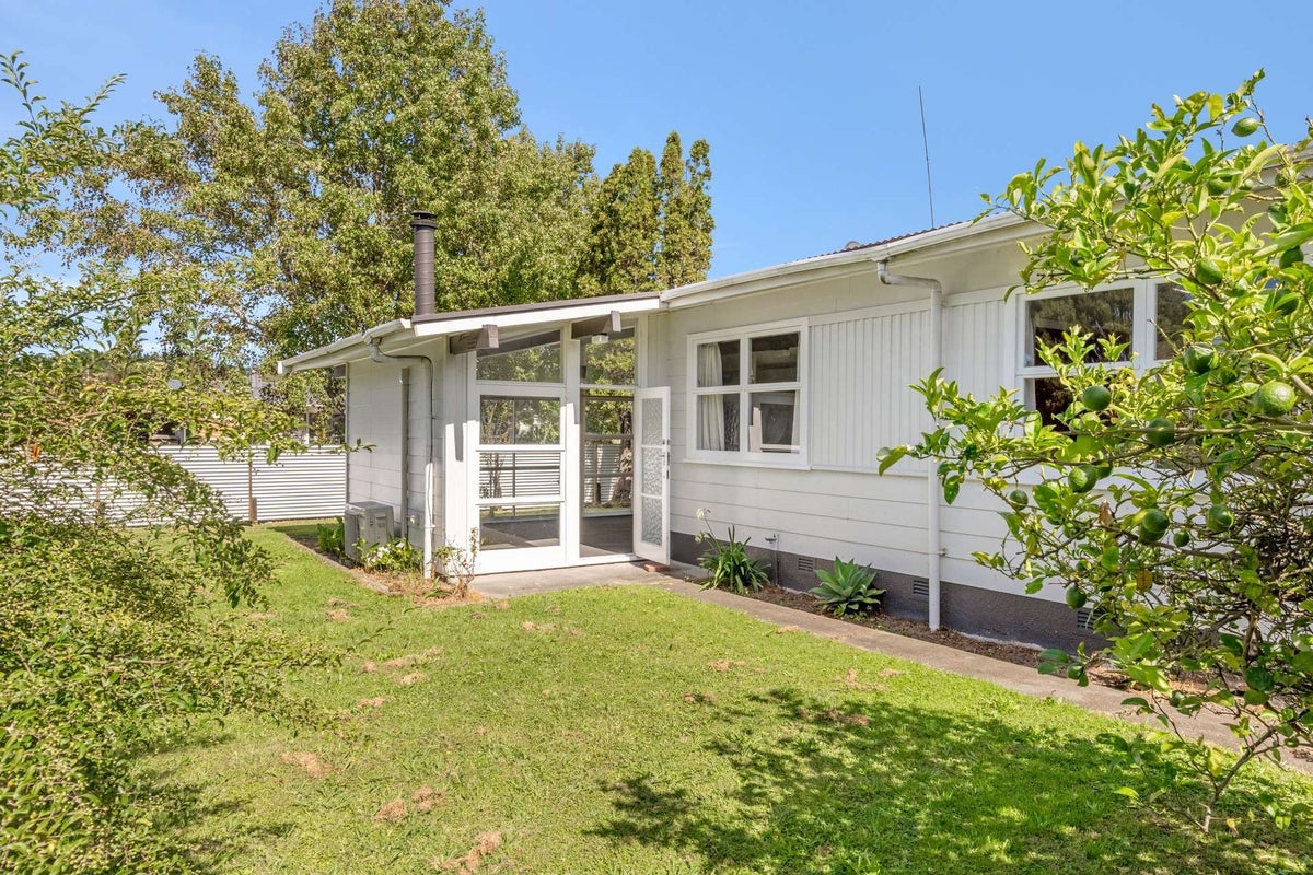 1 Donna Street, Outer Kaiti, Gisborne - Carousel 2