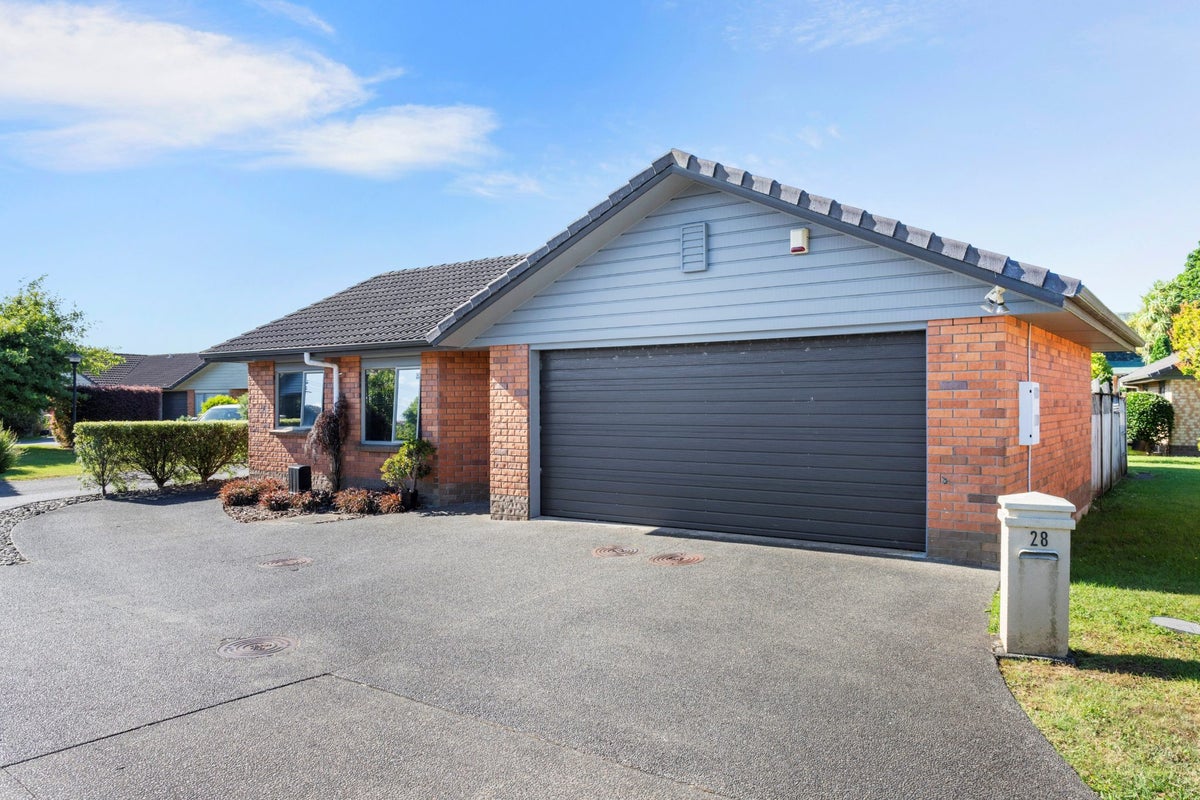 28/1 Piriti Drive, Te Atatu Peninsula, Auckland - Carousel 1