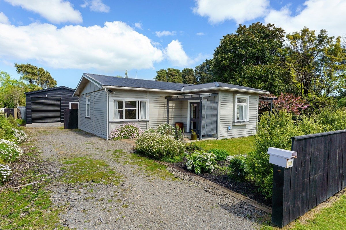 27 Toi Street, Otaki Beach, Otaki - Carousel 1