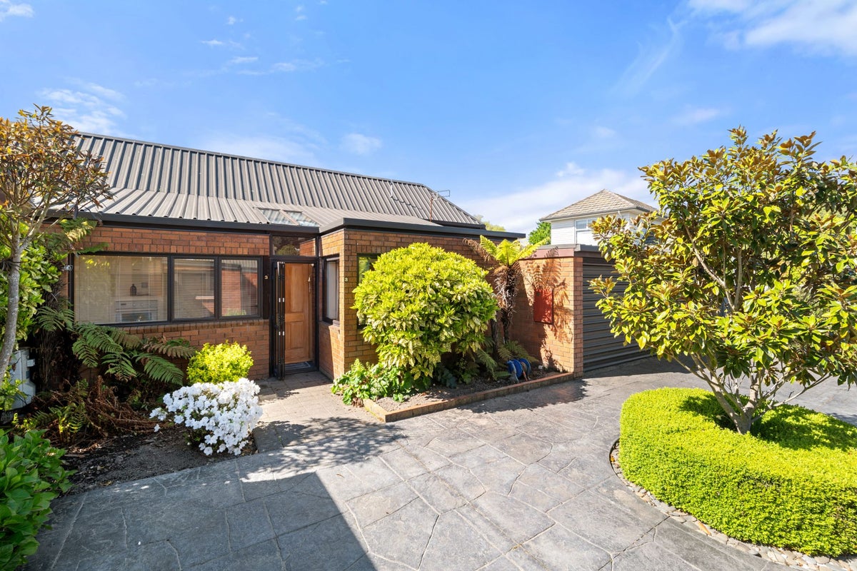 3/261 Centaurus Road, Saint Martins, Christchurch - Carousel 23