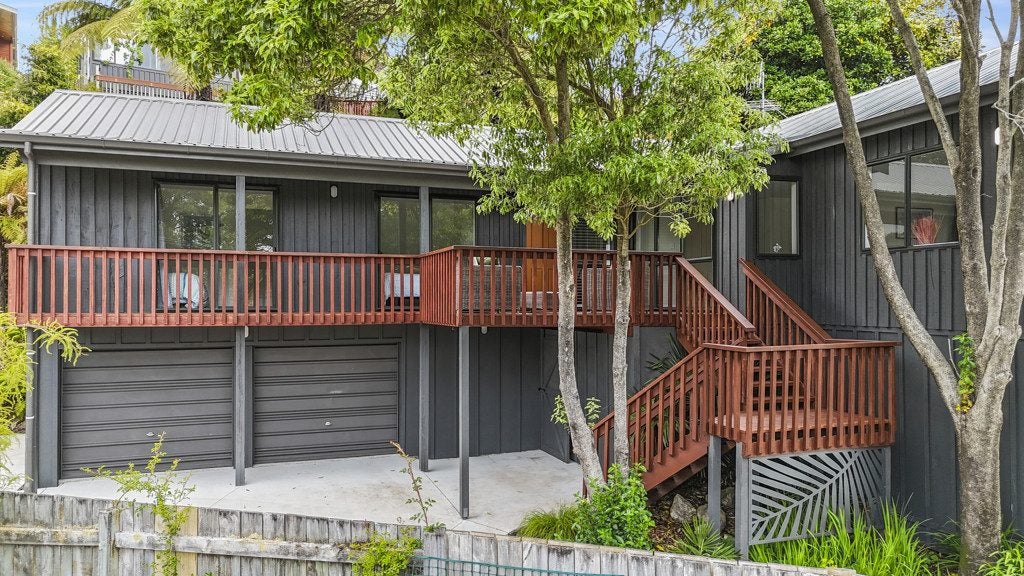 5 Libra Place, Kawaha Point, Rotorua - Carousel 1