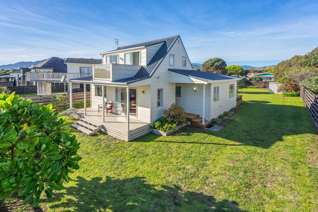 114 Field Way, Waikanae Beach, Waikanae - Carousel 1