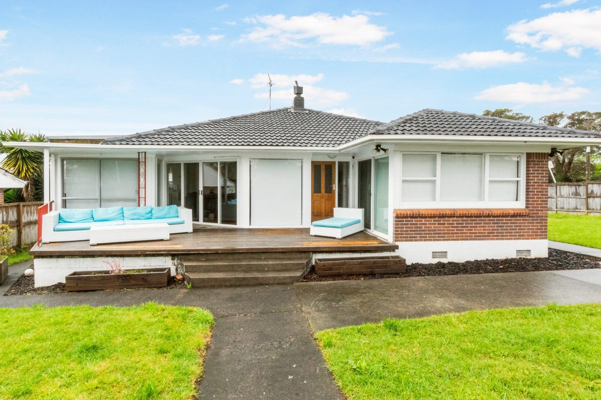 1 Tanners Road, Mangere Bridge, Auckland - Carousel 2