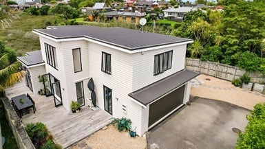 27 Tamaki Bay Drive, Pakuranga, Auckland - Carousel 1