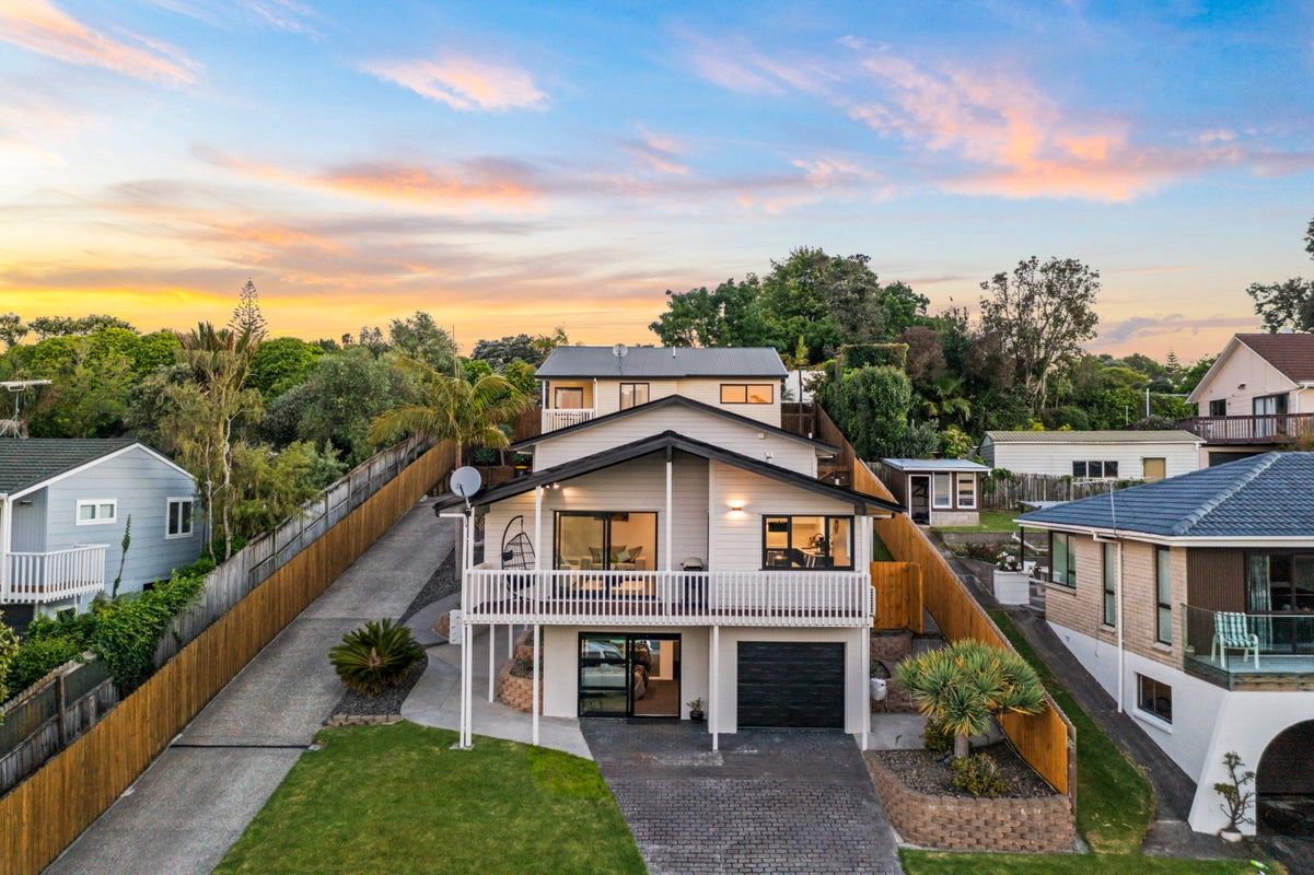 31 Lastel Place, Shelly Park, Auckland - Carousel 1