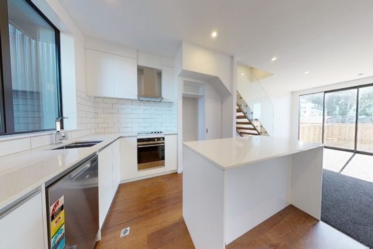 10/80 Seatoun Heights Road, Seatoun, Wellington - Carousel 1