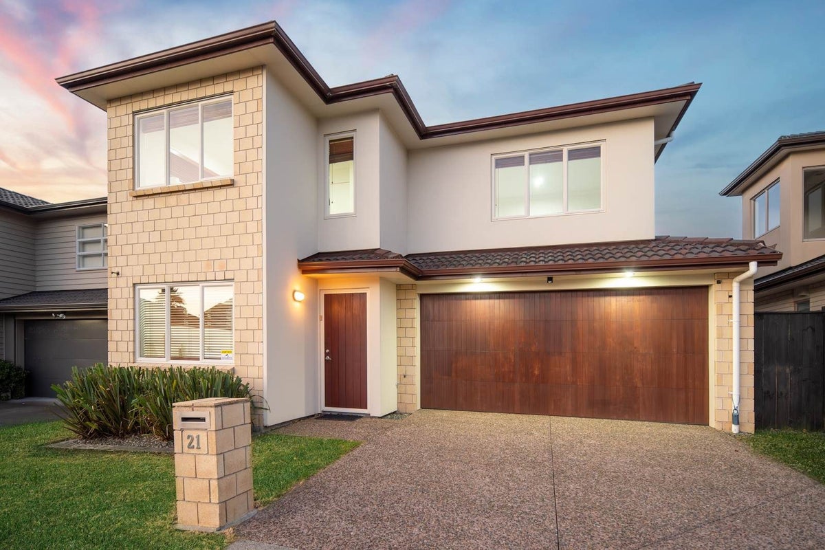 21 Kestev Drive, Flat Bush, Auckland - Carousel 1