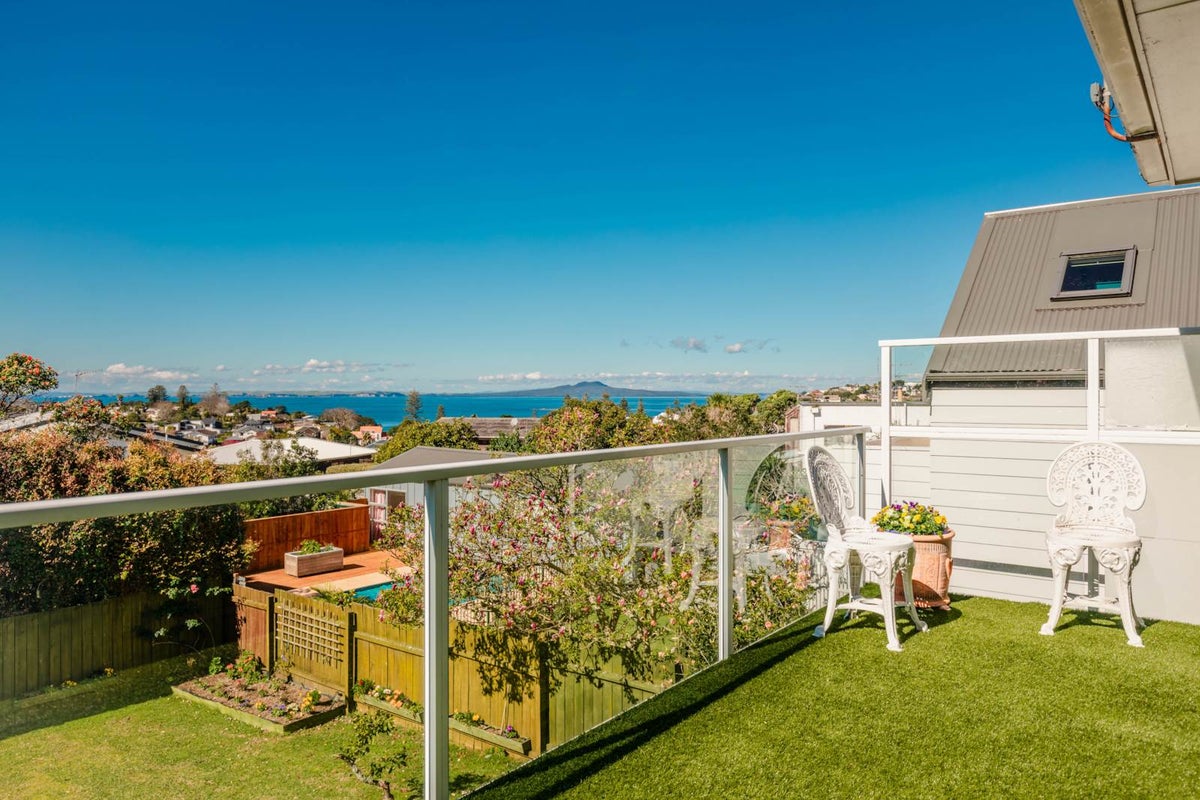 20 Salem Place, Torbay, Auckland - Carousel 2