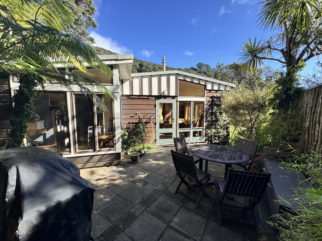 7 Huia Road, Days Bay, Lower Hutt - Carousel 24