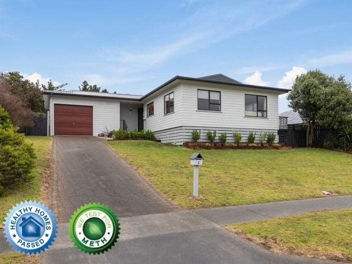 4 Gates Road, Waikanae Beach, Waikanae - Carousel 1