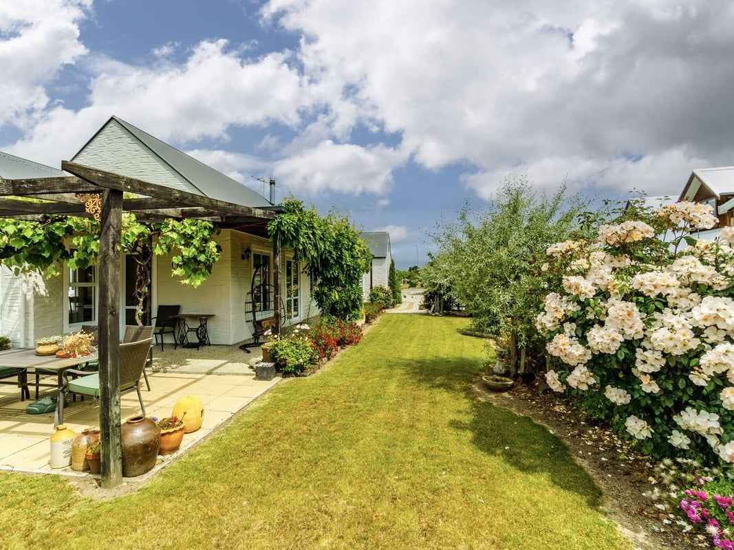 142 Hazlett Street, Clyde, Clyde - Carousel 1