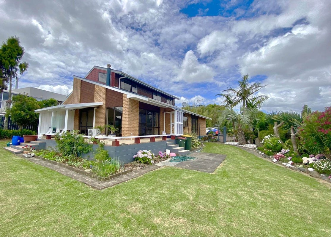 74 Redoubt Road, Goodwood Heights, Auckland - Carousel 1