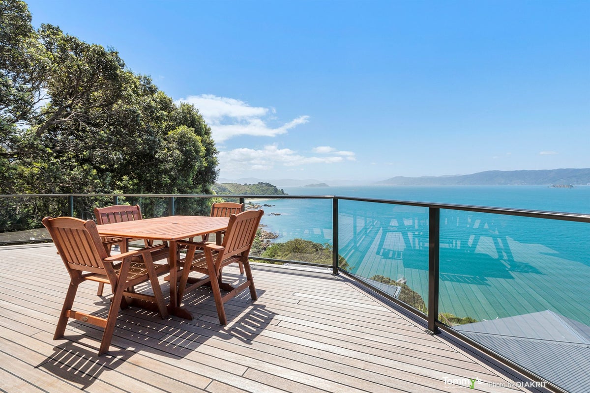 20 Napier Street, Karaka Bays, Wellington - Carousel 2