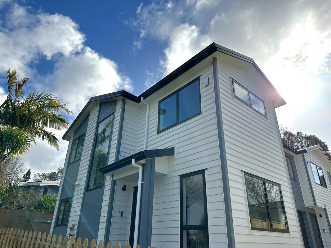 7A Pinehurst Place, Wattle Downs, Auckland - Carousel 1