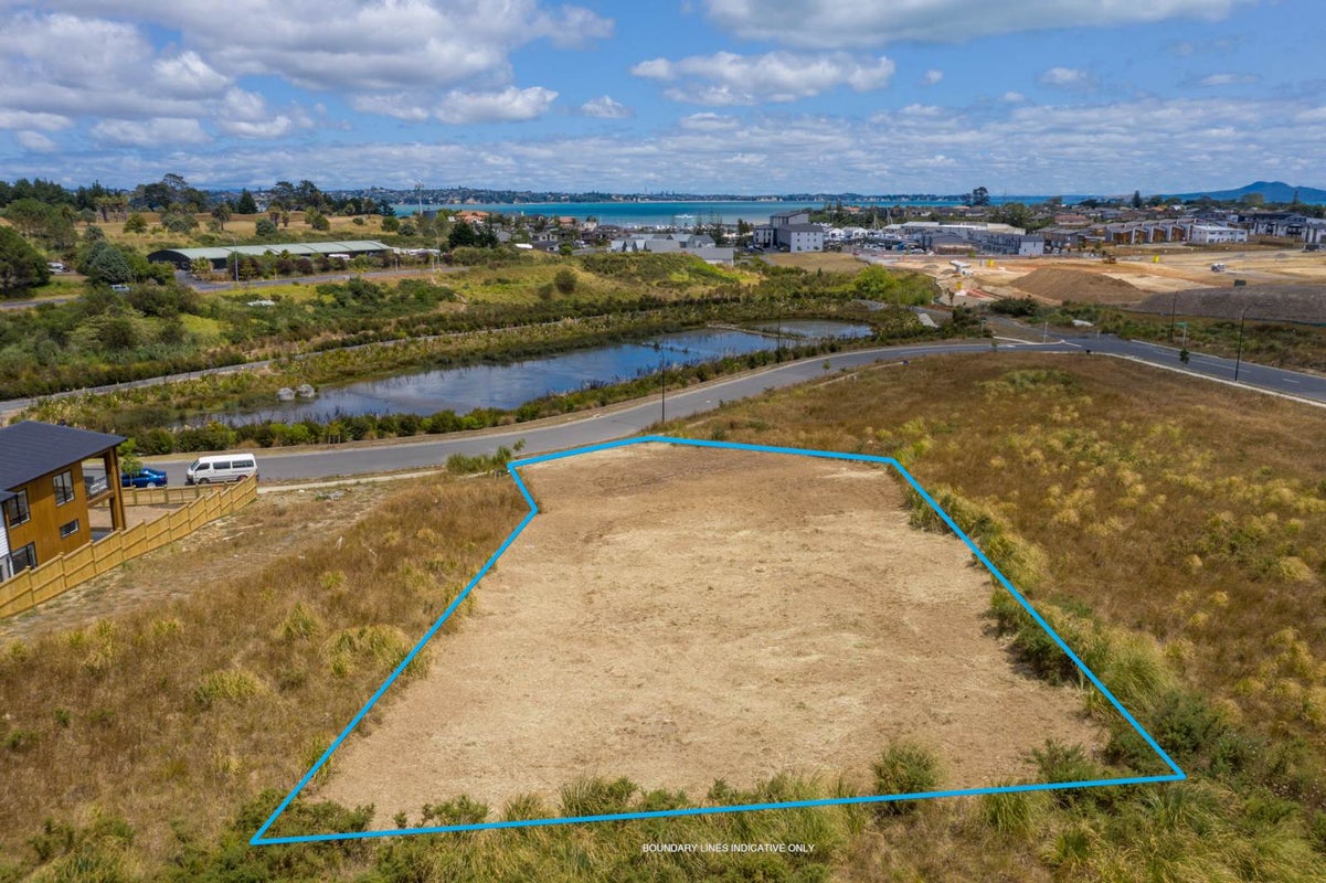7 Angiangi Crescent, Beachlands, Auckland - Carousel 1