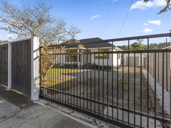 312 Stokes Valley Road, Stokes Valley, Lower Hutt - Carousel 2
