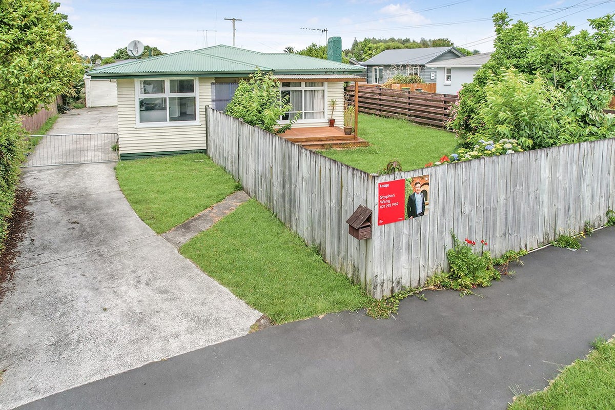 32 Carrington Avenue, Hillcrest, Hamilton - Carousel 1