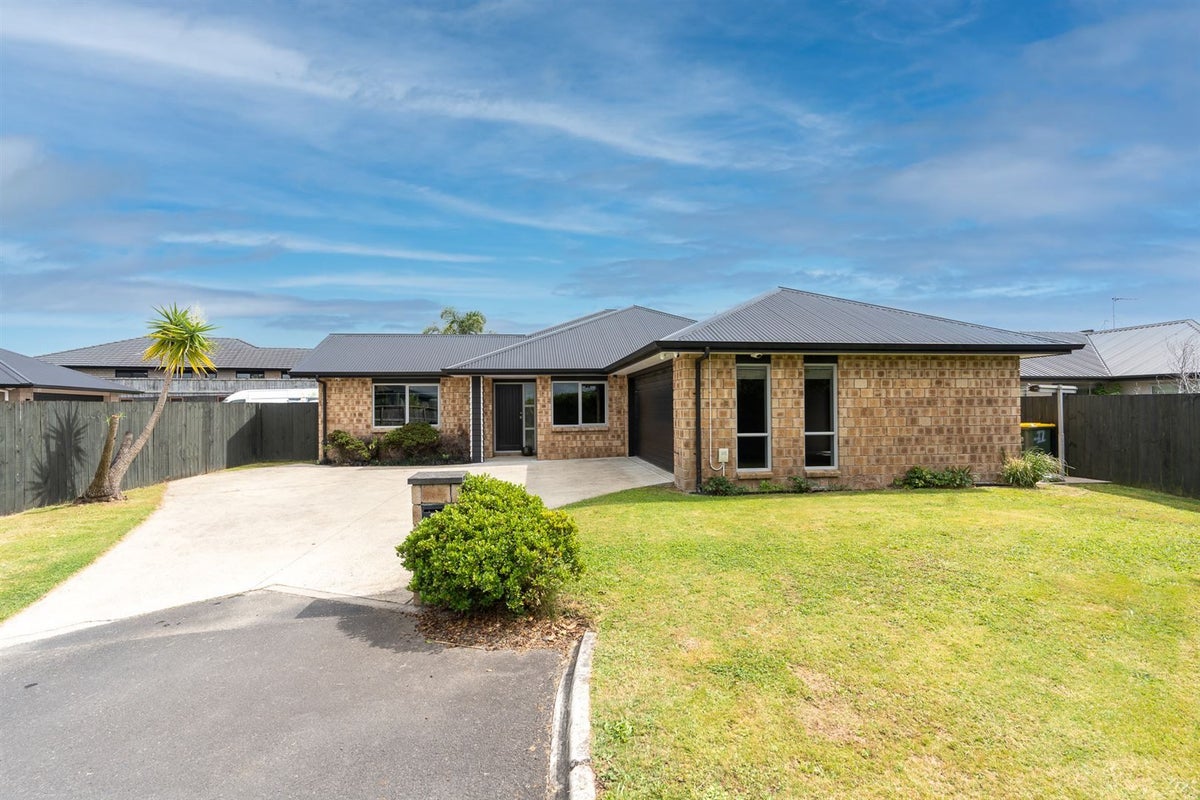 11 Tennille Street, Flagstaff, Hamilton - Carousel 2