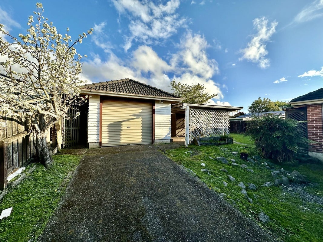 16 Hudson Avenue, Ebdentown, Upper Hutt - Carousel 2