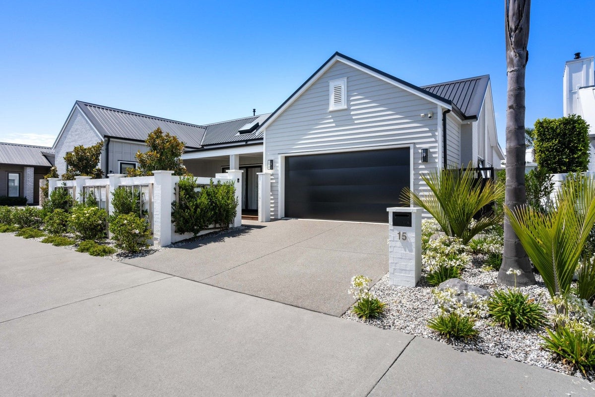 15 Colpoma Close, Papamoa Beach, Papamoa - Carousel 1
