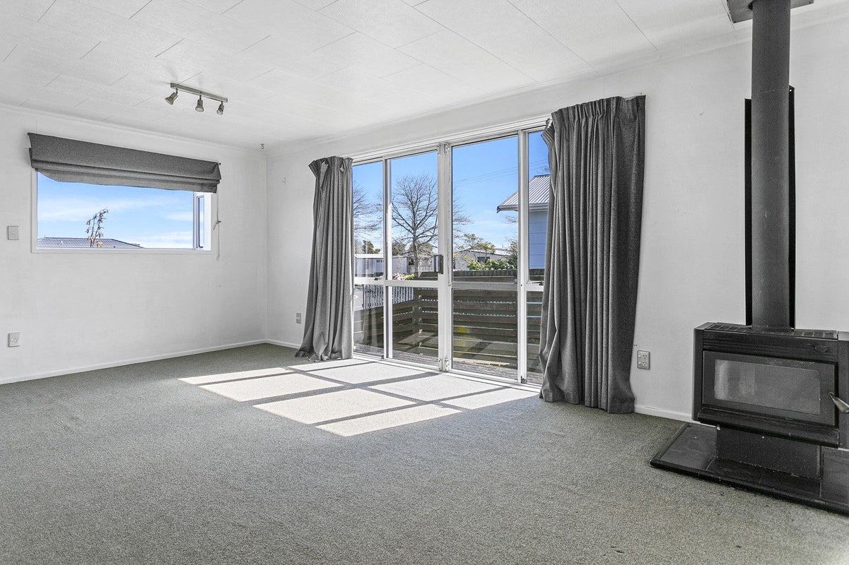 2 Arthur Crescent, Hilltop, Taupo - Carousel 1