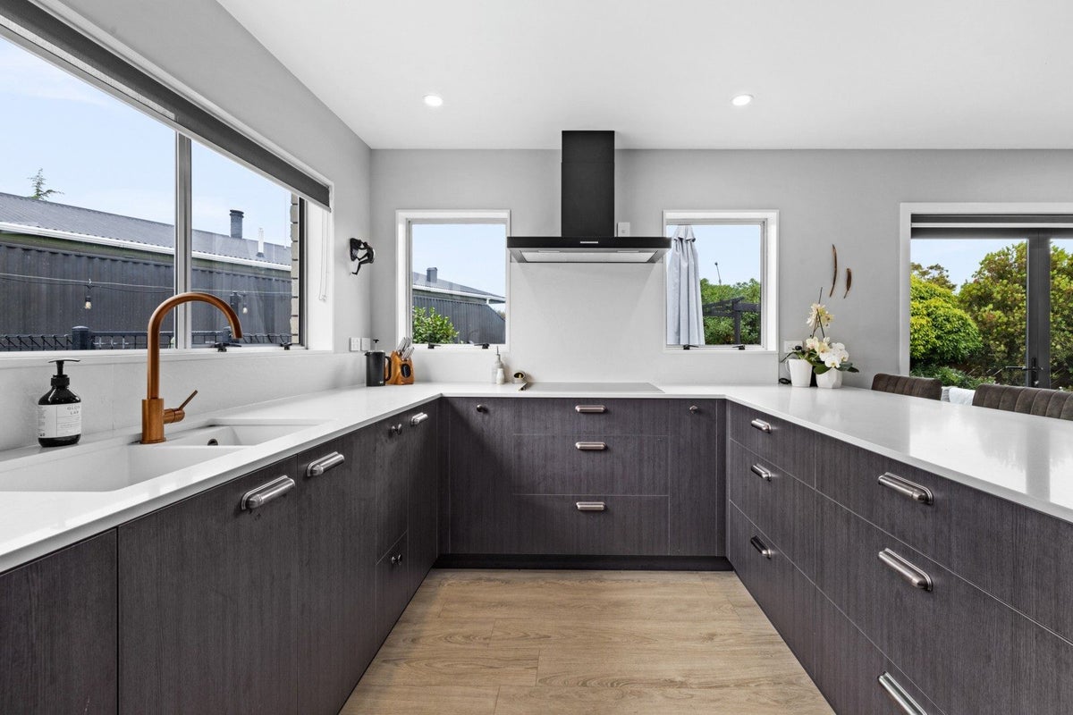 19 Atherfold Crescent, Greenmeadows, Napier - Carousel 1