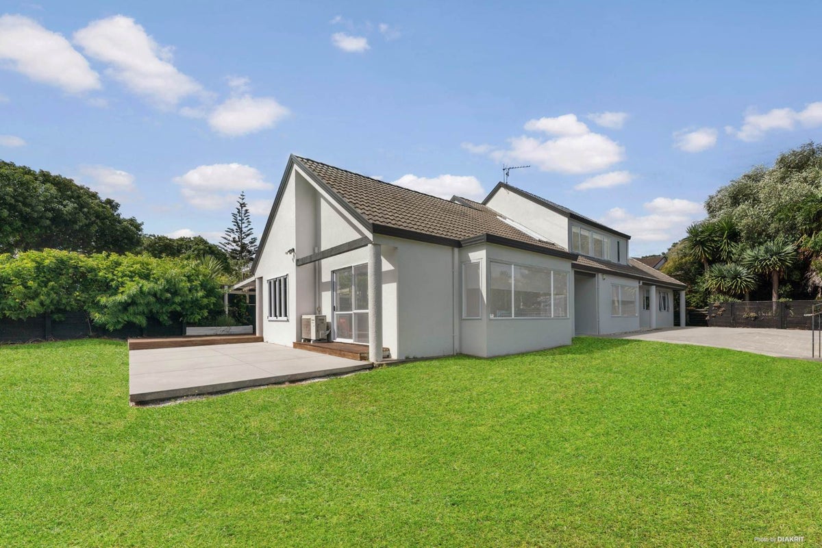 1/2 Drysdale Place, Somerville, Manukau - Carousel 1